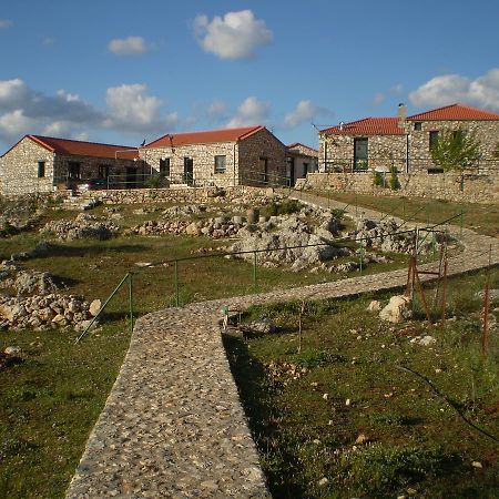 Arachovitika Kalivia Hotel Karyes Bagian luar foto