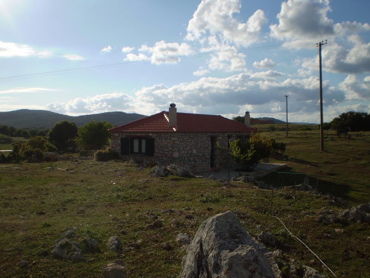 Arachovitika Kalivia Hotel Karyes Bagian luar foto