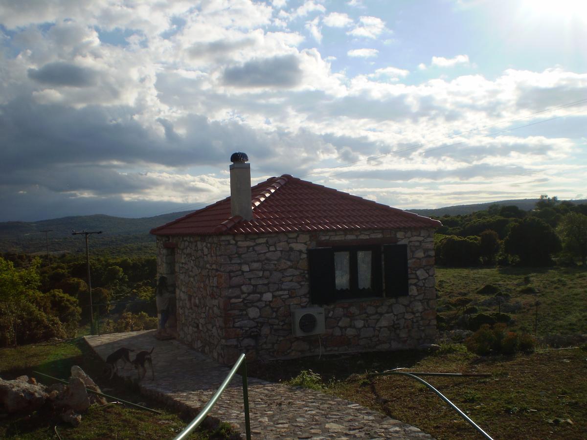 Arachovitika Kalivia Hotel Karyes Bagian luar foto